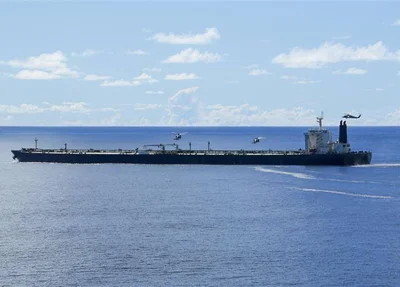EUA interceptam e abordam petroleiro iraniano no Oceano Índico