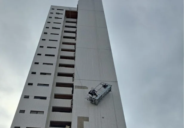 Falha em equipamento deixa trabalhador em risco na zona leste de Teresina