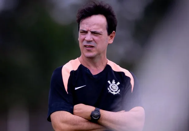 Fernando Diniz em treino do Corinthians