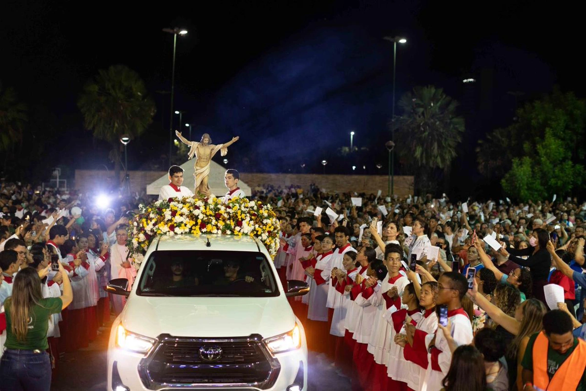 Fiéis celebram a Páscoa do Senhora no Teresina Ressuscita com Cristo