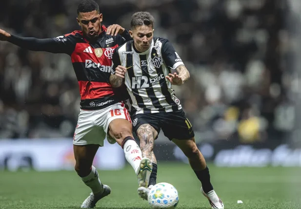 Flamengo atropela Atlético-MG e chega à quarta vitória seguida