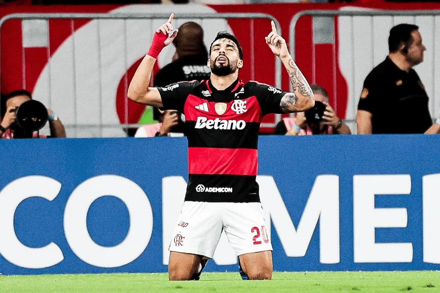 Flamengo goleia Independiente Medellín e segue 100% na Libertadores