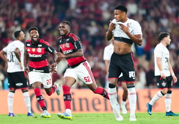 Flamengo vence Vitória pela Copa do Brasil