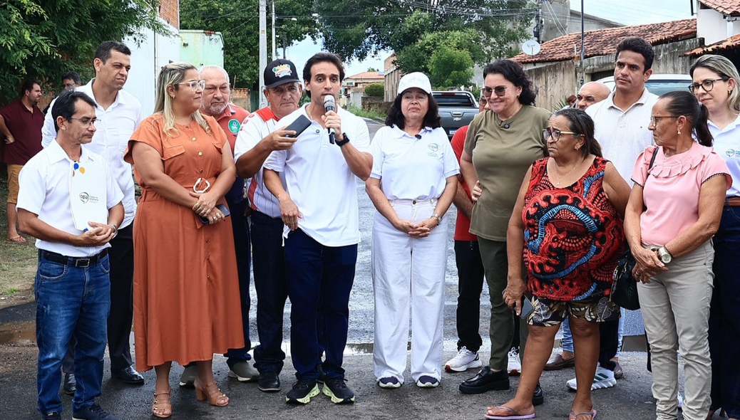Flávio Júnior discursando em Piripiri