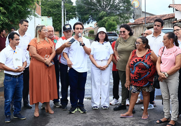 Flávio Júnior discursando em Piripiri