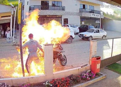 Homem incendiou a própria motocicleta durante fiscalização da PM no Espírito Santo