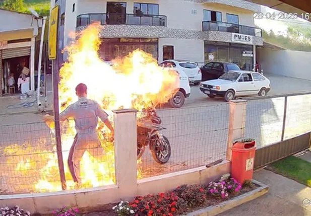 Homem incendiou a própria motocicleta durante fiscalização da PM no Espírito Santo
