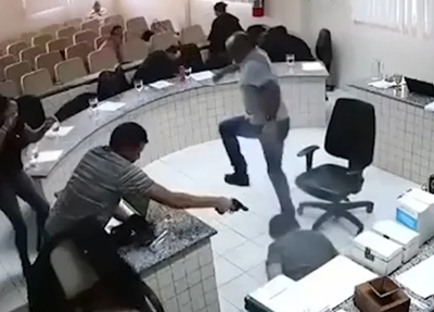 Homem que atirou no assassino do pai em pleno Júri Popular é absolvido em Pernambuco