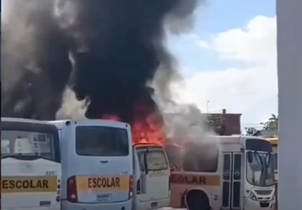 Incêndio em ônibus escolares