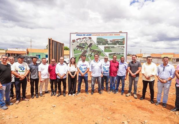 Investimentos de Ciro Nogueira garantem academia de saúde e nova praça em municípios piauienses
