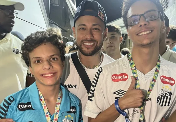 Irmãos autistas conhecem Neymar Jr no dia da conscientização sobre o TEA