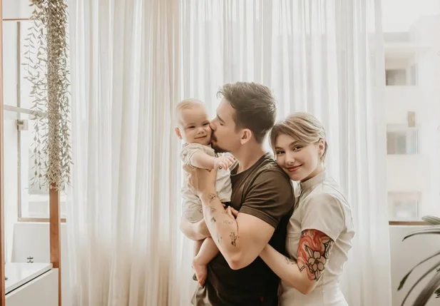 Isabel Veloso e Lucas Bordas com filho
