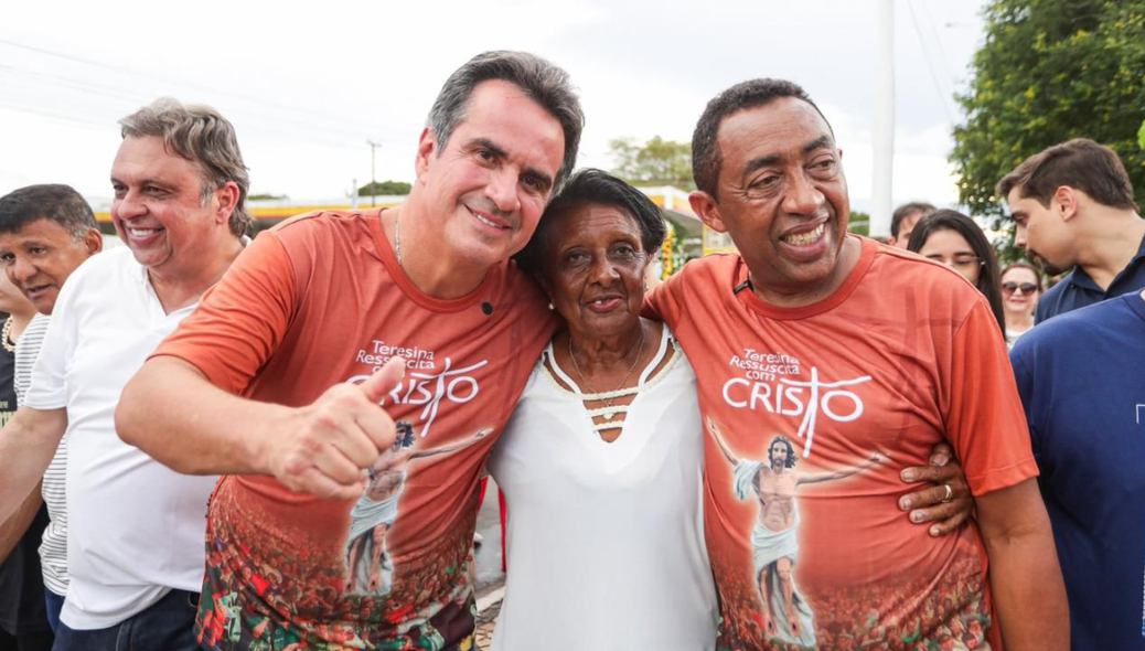 Joel Rodrigues e Ciro participam da Procissão Luminosa pelas ruas de Teresina