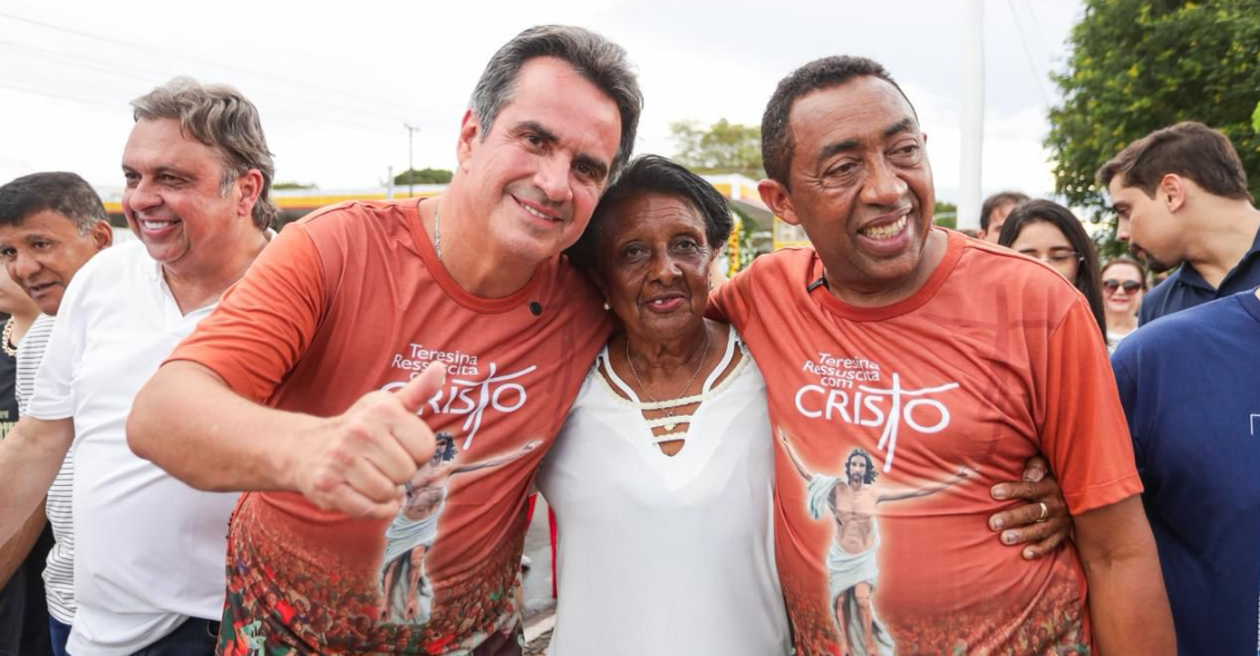 Joel Rodrigues e Ciro participam da Procissão Luminosa pelas ruas de Teresina