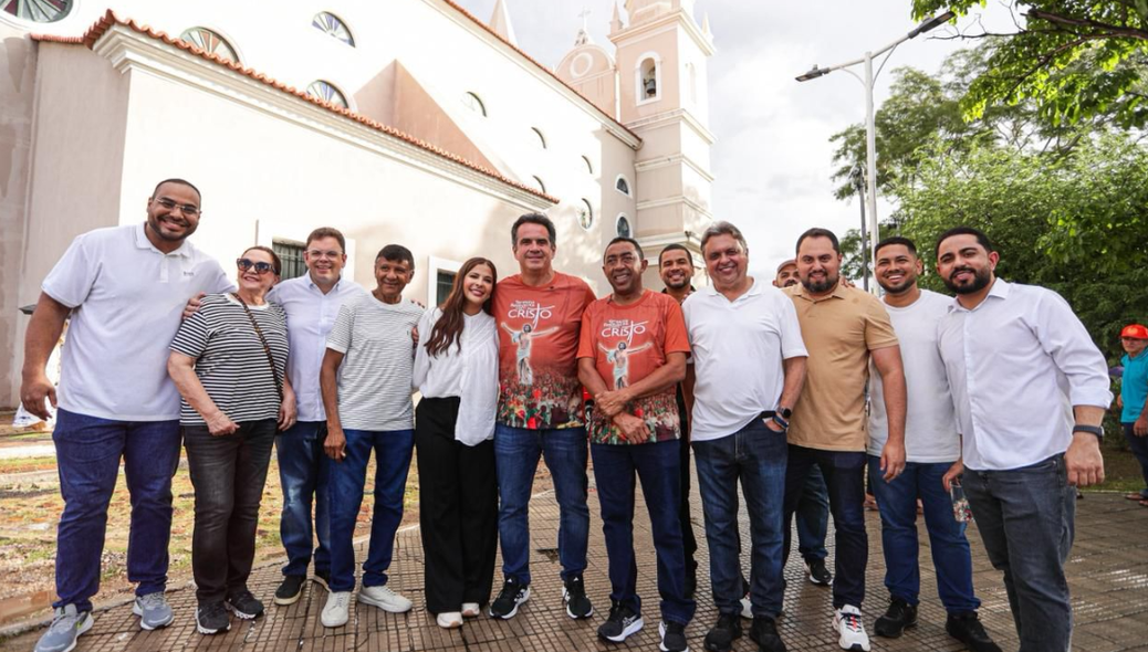 Joel e Ciro participam da Procissão Luminosa