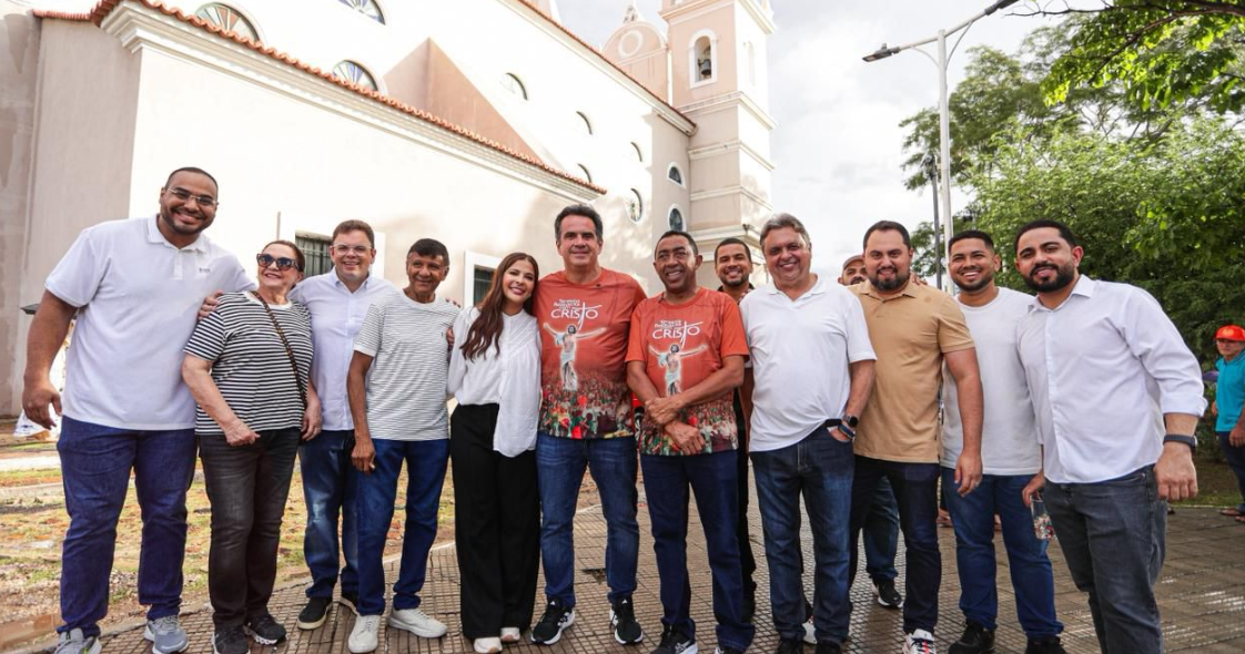 Joel e Ciro participam da Procissão Luminosa