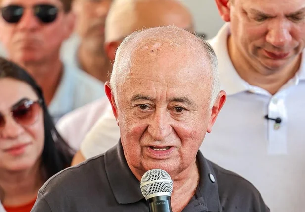Júlio César intensifica maratona e visita 12 municípios