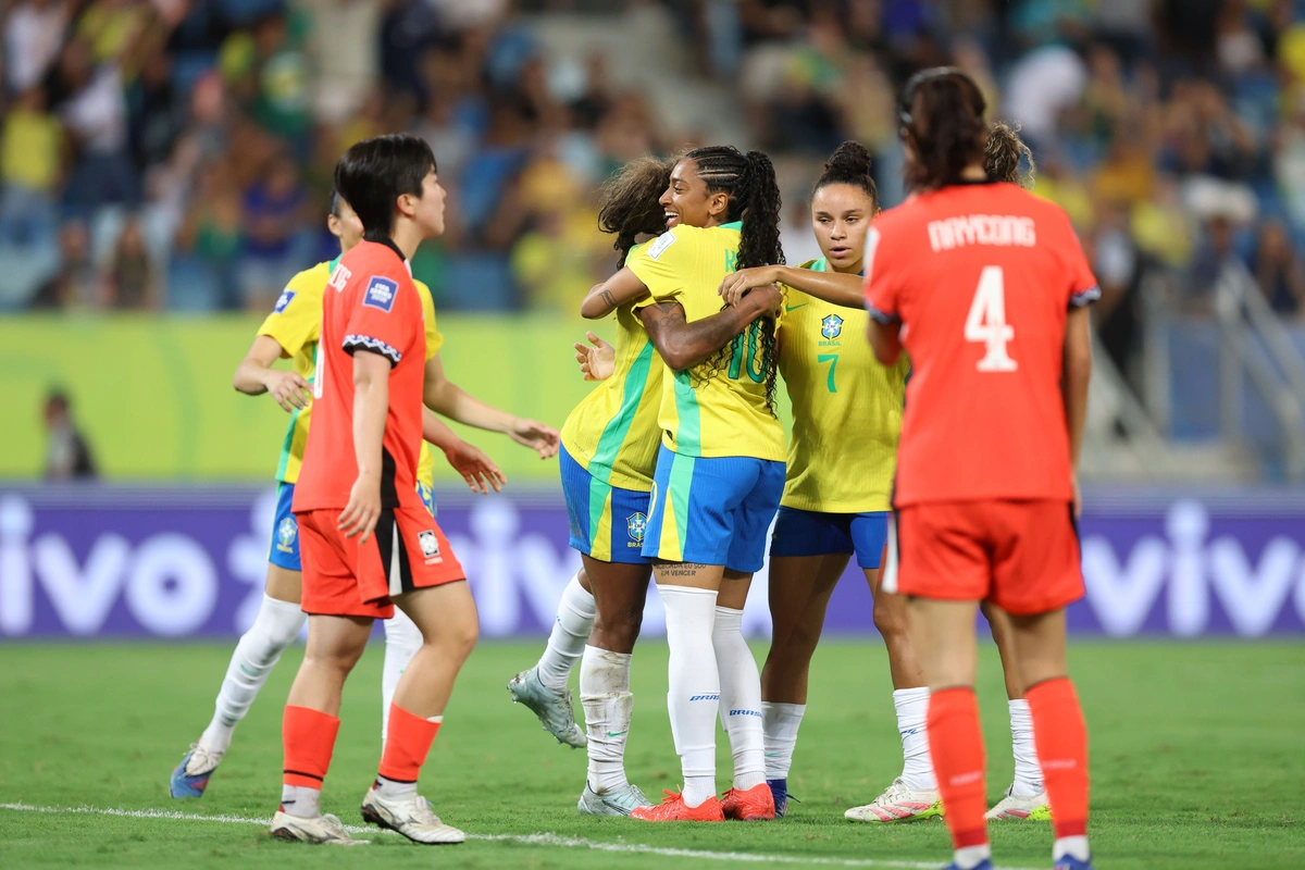 Kerolin foi um dos destaques da partida com assistência e gol