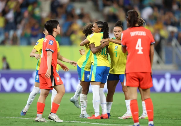 Kerolin foi um dos destaques da partida com assistência e gol