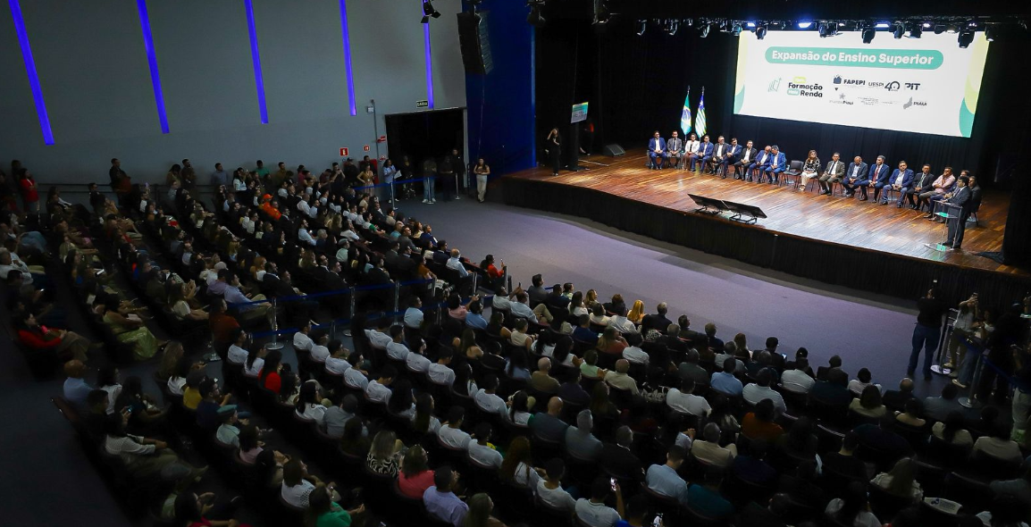 Lançamento aconteceu no Teatro do Centro de Convenções de Teresina