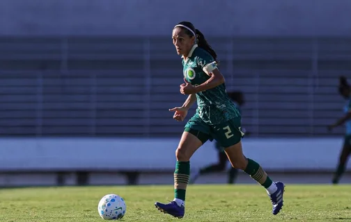 Lateral-direita Dulce Quintana
