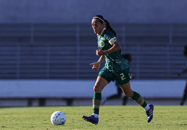 Lateral-direita Dulce Quintana