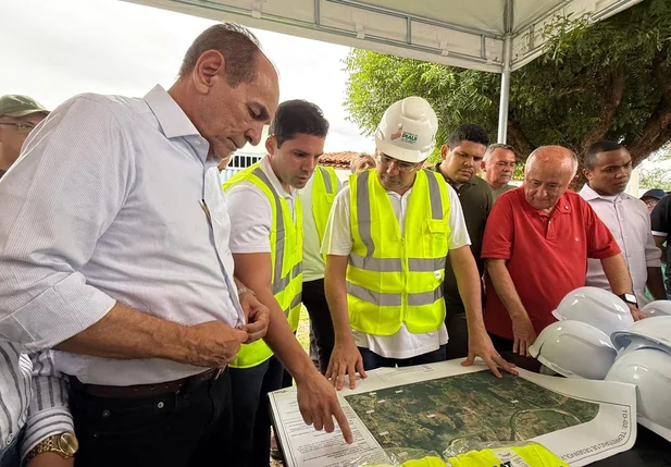 Leo Sobral e Governador Rafael Fonteles acompanhando obras