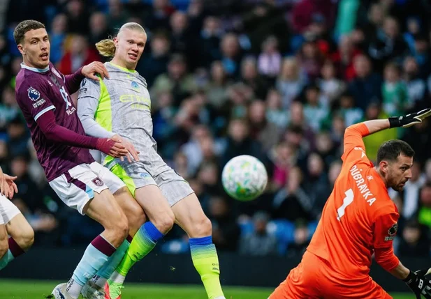 Manchester City vence o Burnley