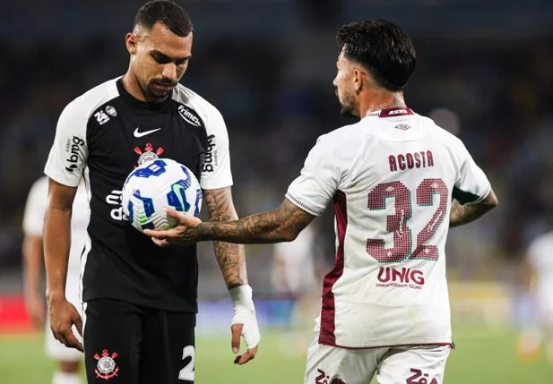 Matheuzinho e Lucho Acosta em Fluminense x Corinthians pelo Brasileirão 2025