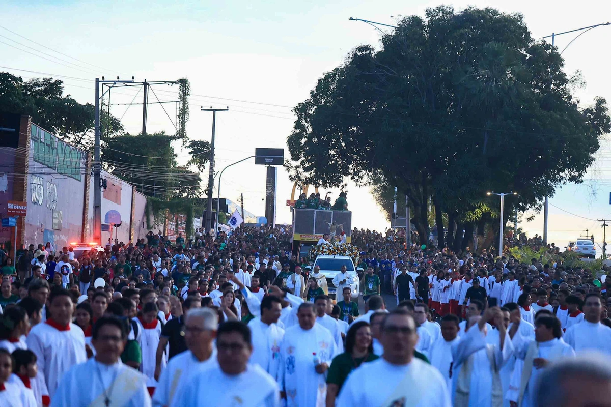Milhares de fiéis se reúnem no Teresina Ressuscita com Cristo