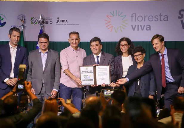 Ministro Waldez Góes e diretora do BNDES, Maria Fernanda Ramos, no Piauí
