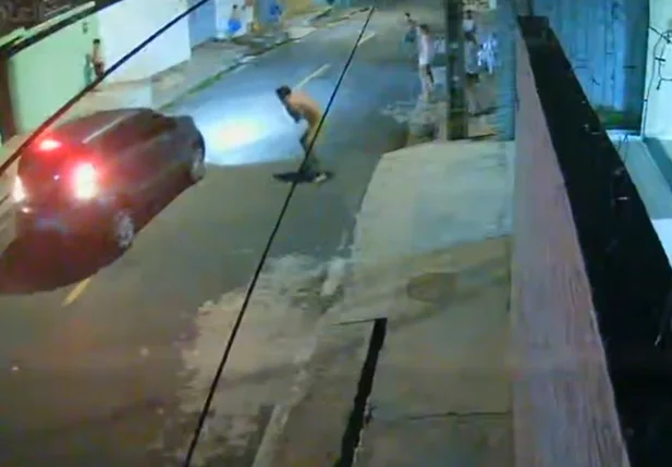 Momento em que motorista de aplicativo atira na vítima no bairro São Pedro