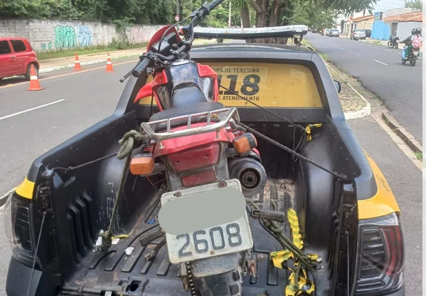 Moto com registro de roubo recuperada