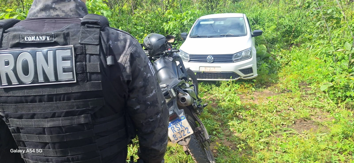 O carro utilizado no crime foi localizado abandonado em um matagal