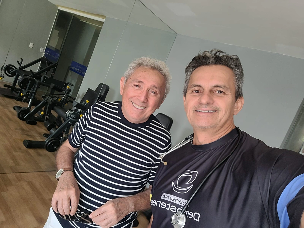 O médico aposentado Dr. Arimatéia Pessoa cuida de sua saúde na musculação terapêutica
