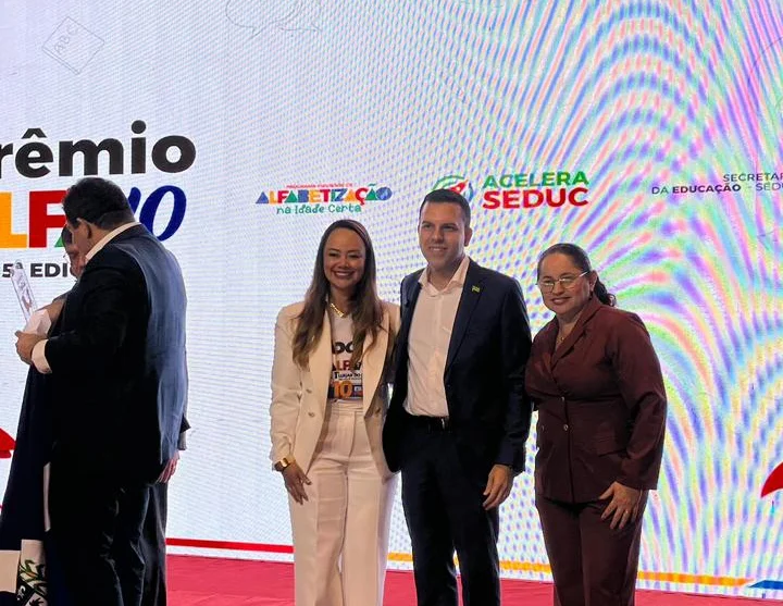 O prêmio foi entregue pela Seduc