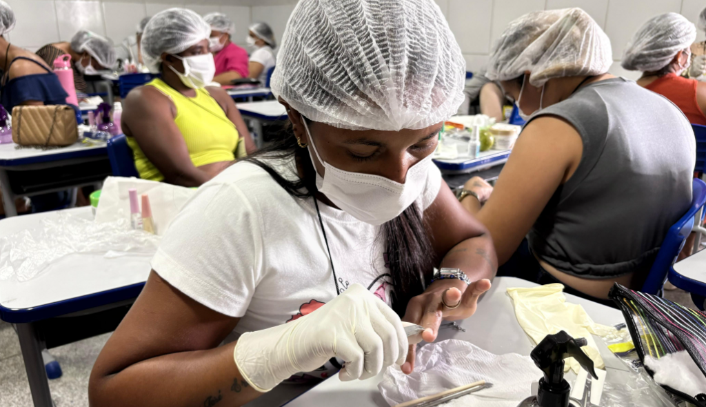 Oficina profissionalizante de manicure