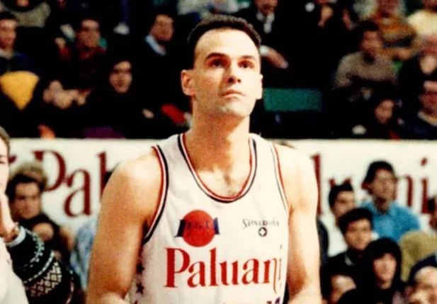Oscar Schmidt em um dos All Star Games que disputou durante passagem pela Itália