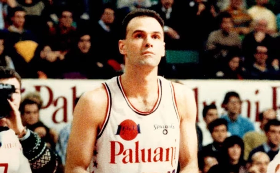 Oscar Schmidt em um dos All Star Games que disputou durante passagem pela Itália