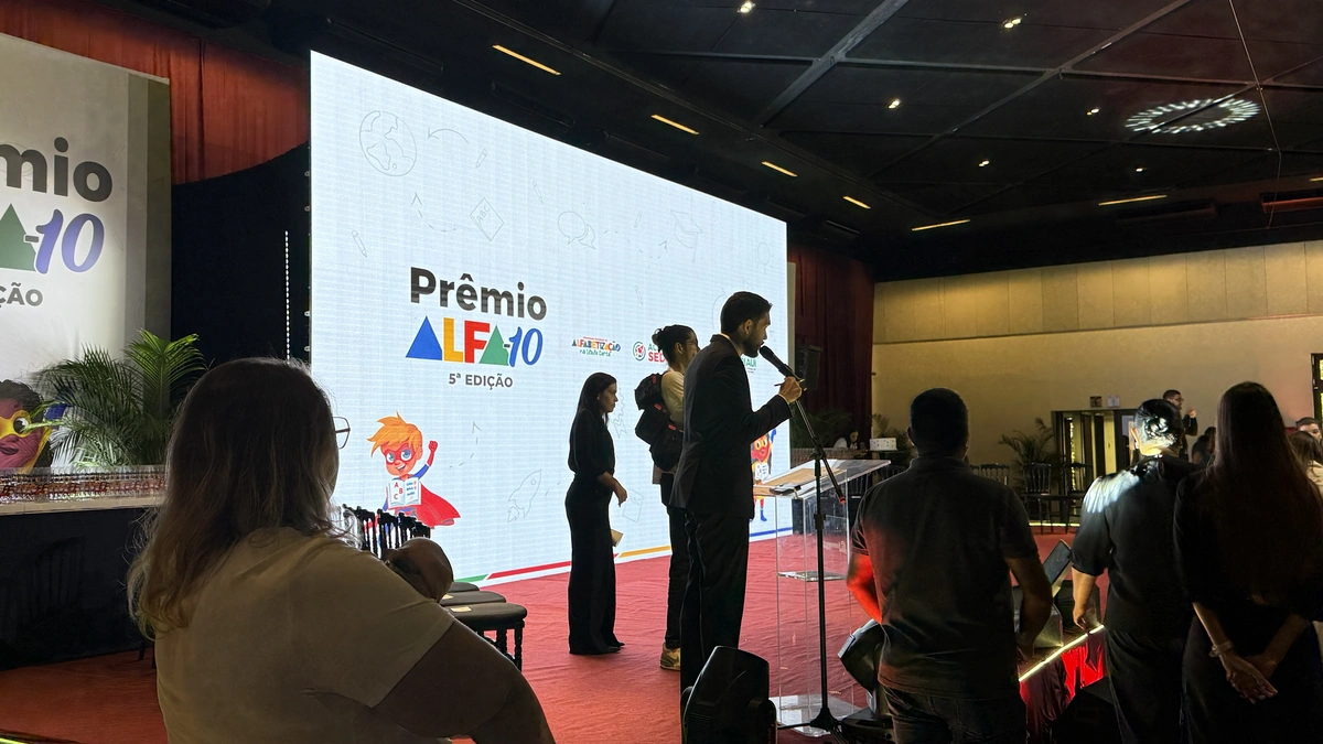 Palmeiras do Piauí conquista prêmio Alfa-10 em evento que destaca avanços na alfabetização