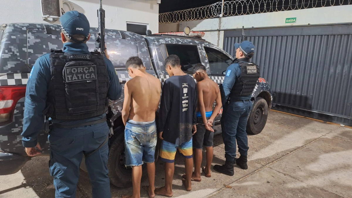 PM apreende três menores e arma de fogo após série de assaltos em Teresina