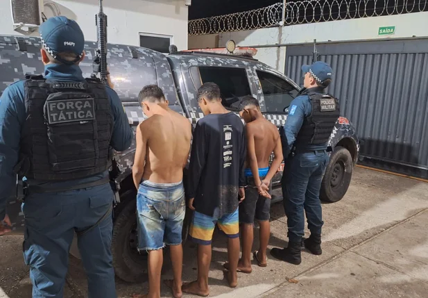 PM apreende três menores e arma de fogo após série de assaltos em Teresina