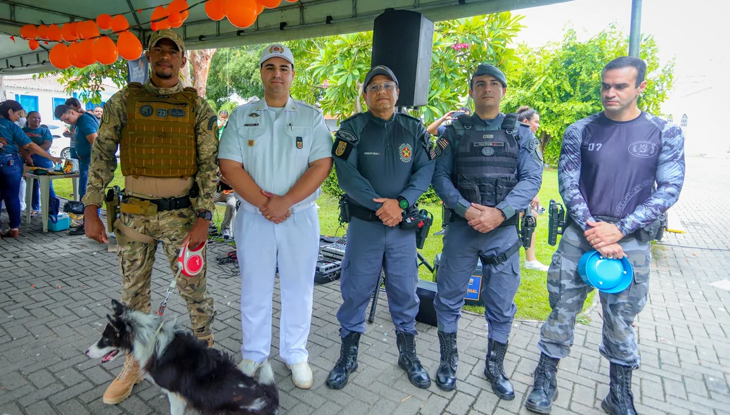 Policiais no evento