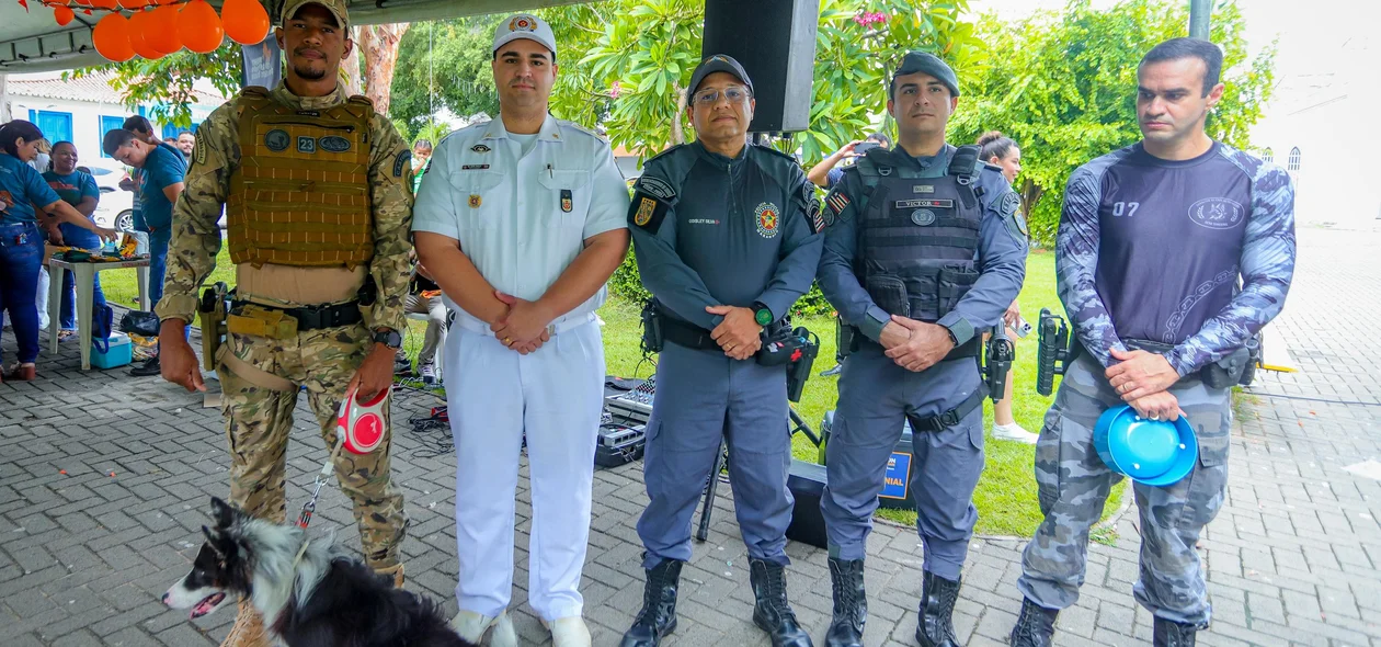 Policiais no evento