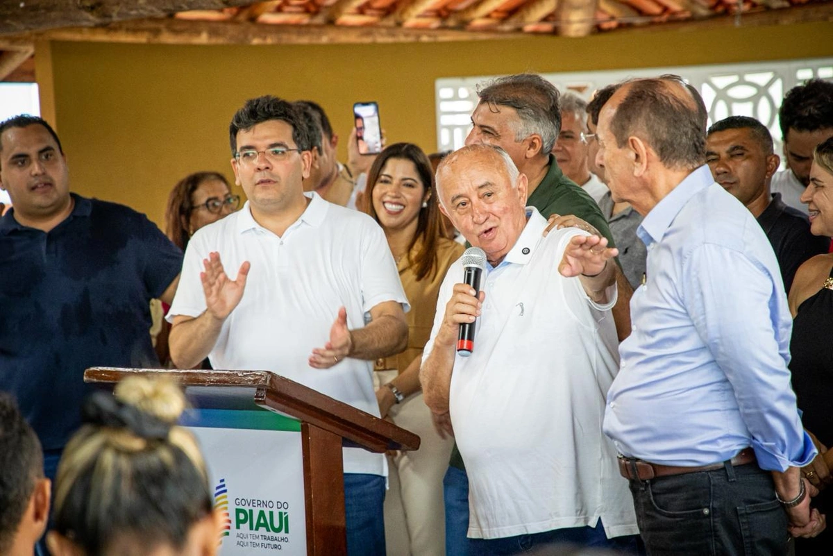 Pré-candidato ao Senado Júlio César ao lado do governador Rafael Fonteles