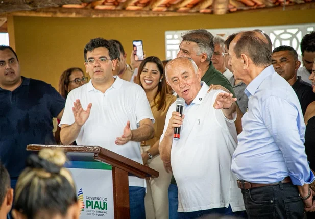Pré-candidato ao Senado Júlio César ao lado do governador Rafael Fonteles