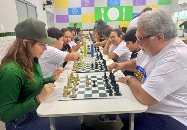 Prefeita Ivanária Sampaio prestigia abertura de capacitação em Xadrez Escolar em Esperantina