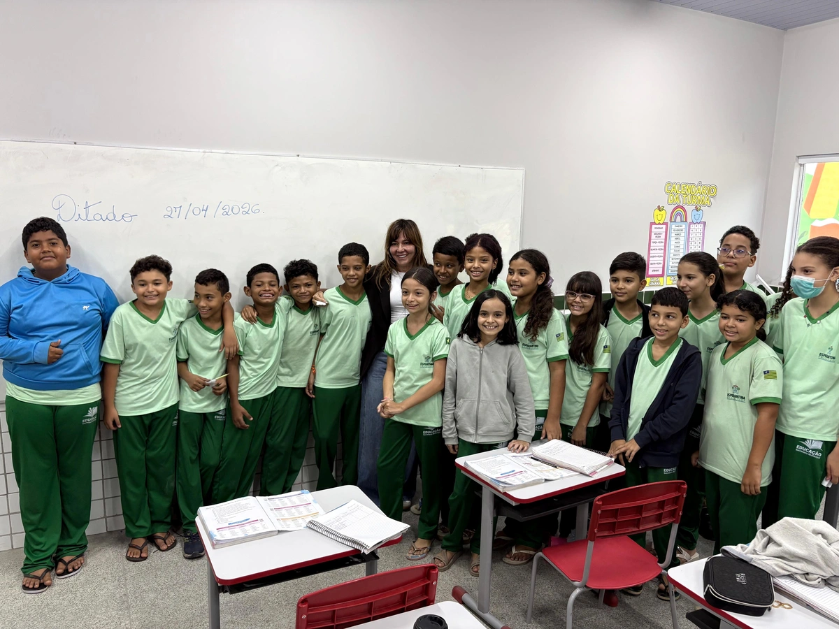 Prefeita Ivanária Sampaio realiza visita técnica na Escola Municipal Escritor Antônio Sampaio