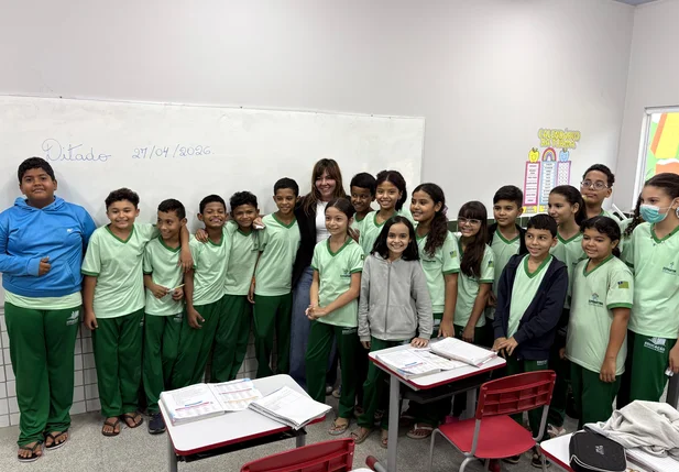 Prefeita Ivanária Sampaio realiza visita técnica na Escola Municipal Escritor Antônio Sampaio