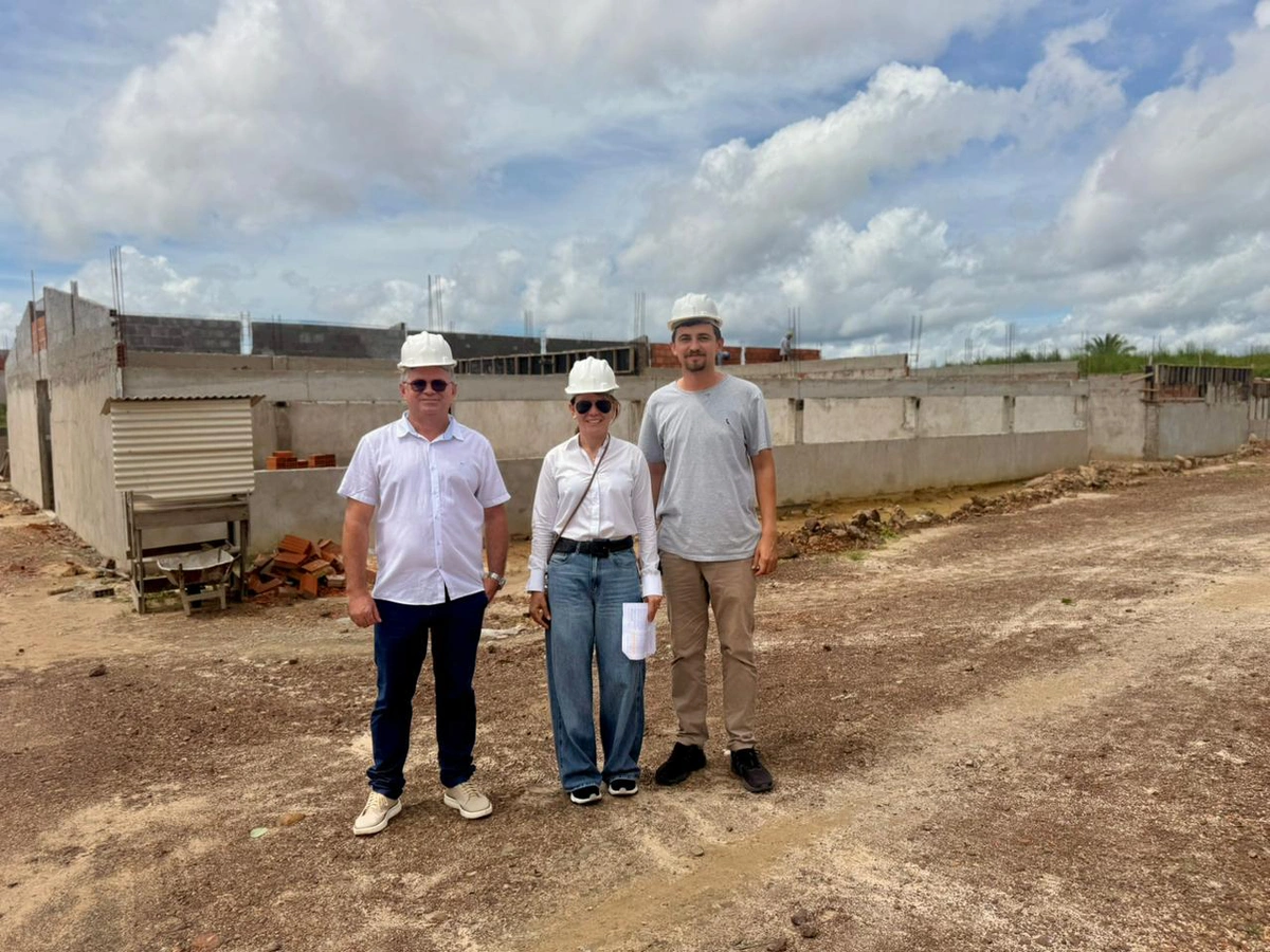 Prefeita Ivanária Sampaio vistoria obras do novo campus do IFPI em Esperantina